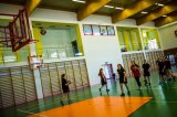 Doświadczenie czy młodość? Turniej Piłki Koszykowej i Siatkowej z udziałem uczniów liceum i absolwentów szkoły.